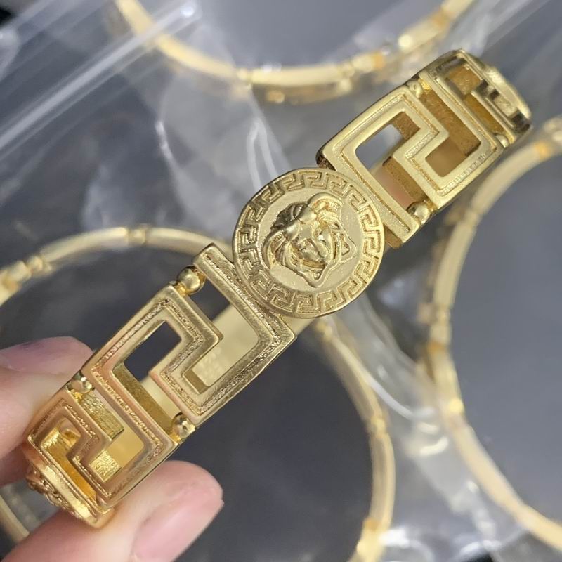 Versace bracelet 06lyx98